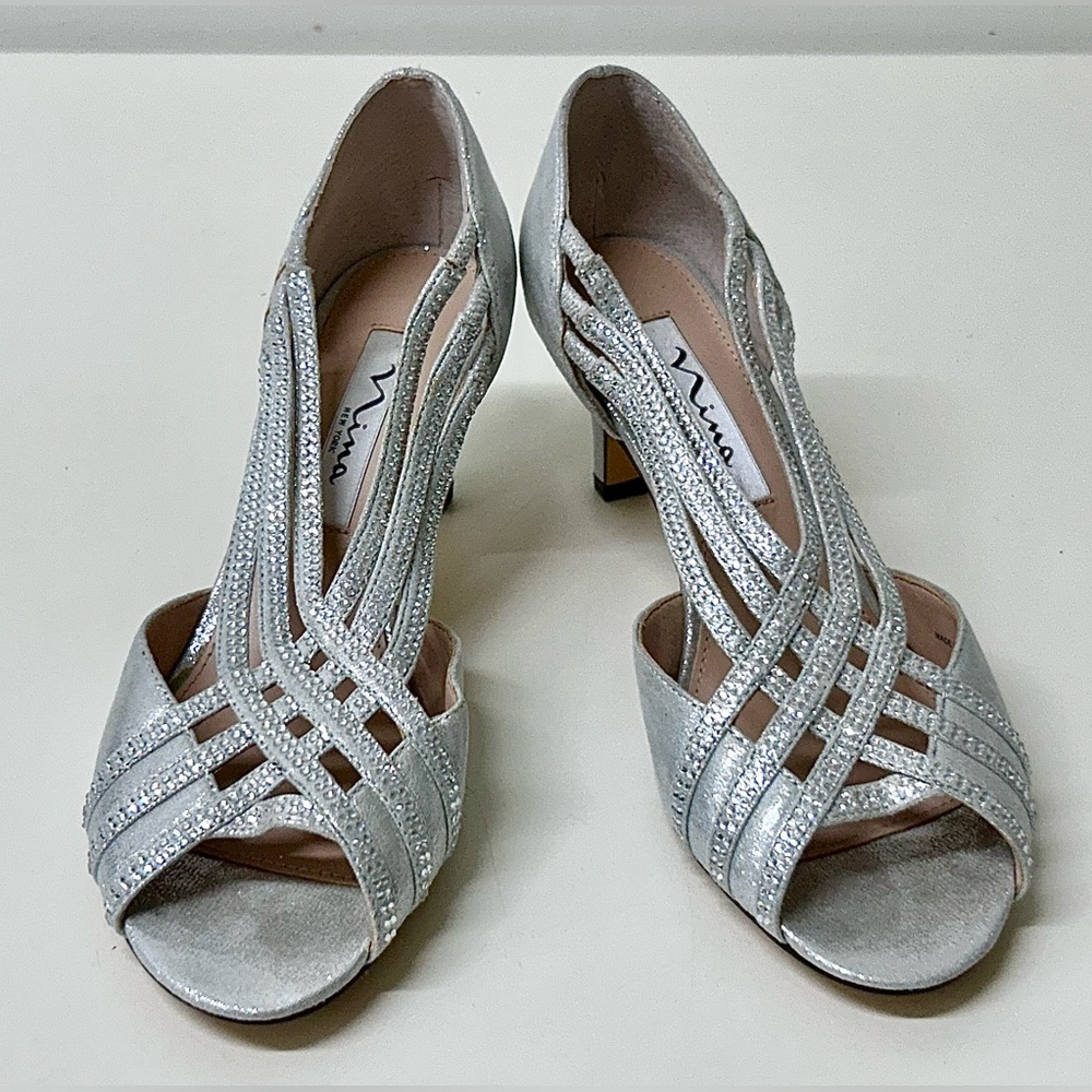 Women’s 6.5 Nina Novita Silver Sparkly Peep Toe Heeled Pumps Shoes